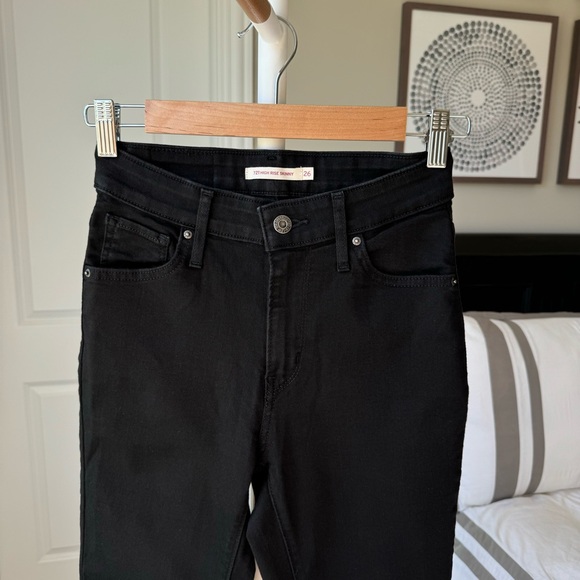 Levi’s 721 High Rise Skinny in Black - Picture 7 of 11